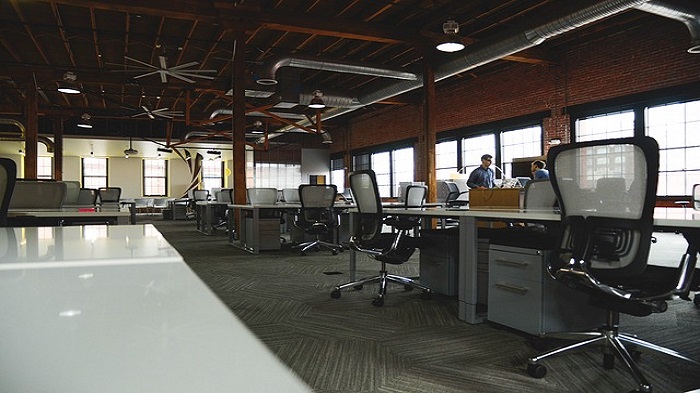 grande salle-espace de travail équipé-louer un espace de coworking-activsolutions