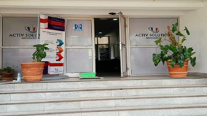 entrée-local Activ Solutions-la location de bureau-activsolutions